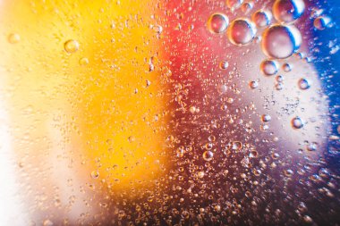 Evren ya da gezegenler kozmik soyut bir psikedelik arka plandır. Soyut atom molekül yapısı. Kabarcık. Havadan ya da moleküllerden makro çekim. Biyoloji, fizik veya kimya soyut