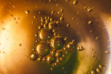 Evren ya da gezegenler kozmik soyut bir psikedelik arka plandır. Soyut atom molekül yapısı. Kabarcık. Havadan ya da moleküllerden makro çekim. Biyoloji, fizik veya kimya soyut