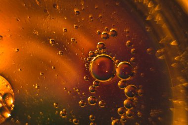 Evren ya da gezegenler kozmik soyut bir psikedelik arka plandır. Soyut atom molekül yapısı. Kabarcık. Havadan ya da moleküllerden makro çekim. Biyoloji, fizik veya kimya soyut