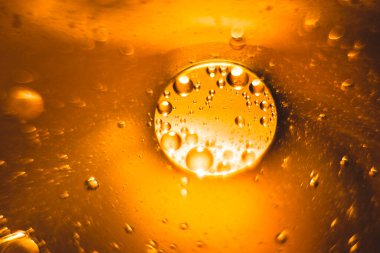 Evren ya da gezegenler kozmik soyut bir psikedelik arka plandır. Soyut atom molekül yapısı. Kabarcık. Havadan ya da moleküllerden makro çekim. Biyoloji, fizik veya kimya soyut