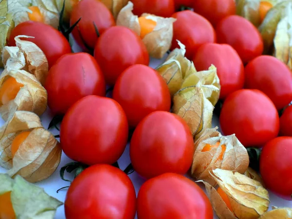 Culinair Reizen Letse Keuken Kleine Rode Kerstomaten Gele Vruchten Van — Stockfoto