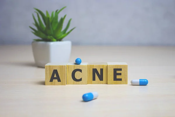 Λέξη Acne Ξύλινα Κύβους Στο Τραπέζι Έννοια Φροντίδας Δέρματος — Φωτογραφία Αρχείου