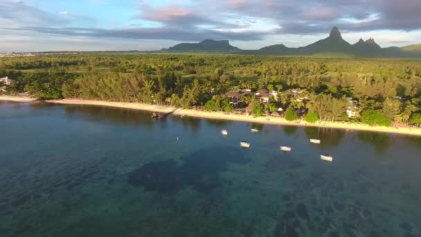 Drohnenaufnahmen Von Der Küste Der Insel Mauritius Mit Booten Die — Stockvideo