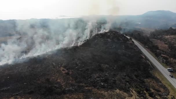 Nuages De Fumée Au-dessus Du Champ Brûlant, Images Aériennes, Vers Le Déplacement 
