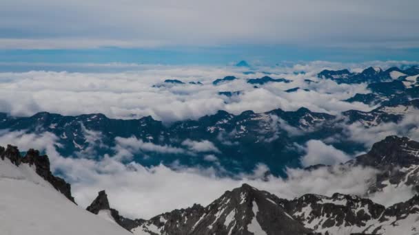 欧洲阿尔卑斯山上空的云彩运动 — 图库视频影像
