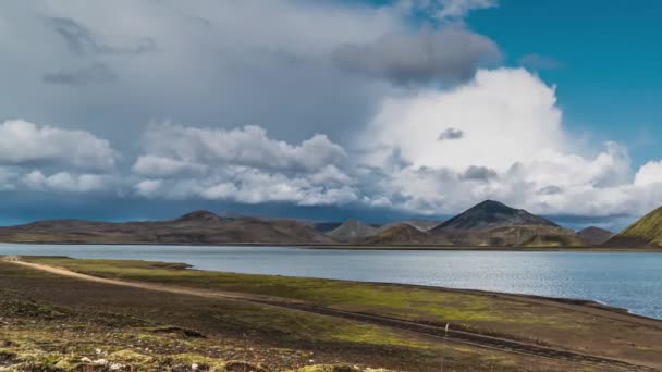 Nuvole Muovono Sul Bellissimo Paesaggio Dell Islanda — Video Stock