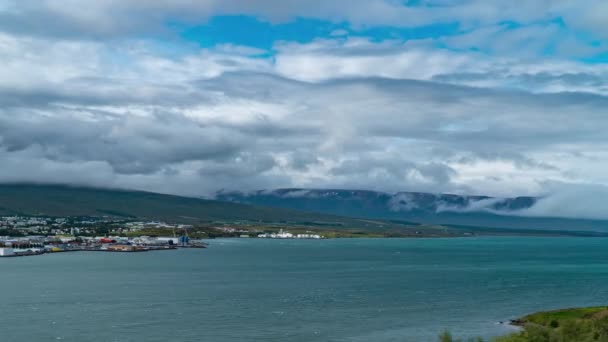 Bulutlar Zlanda Nın Akureyri Fjord Kasabalarını Aşıyor — Stok video