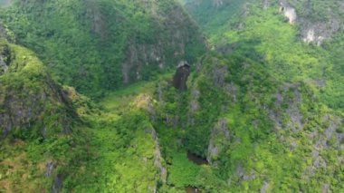 Ninh Binh Bölgesi Hava Görüntüsü, Trang an Tam Coc Turist Çekimi Vietnam 'da