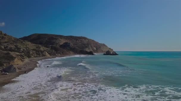 Aerial Top View Waves Break Beach — Stock Video
