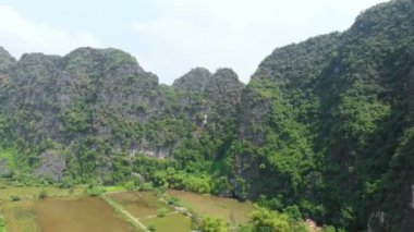 Ninh Binh Bölgesi Hava Görüntüsü, Trang an Tam Coc Turist Çekimi Vietnam 'da 