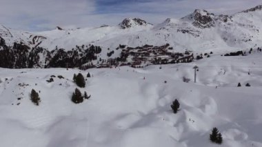 Bir kayak merkezinin hava görüntüsü 