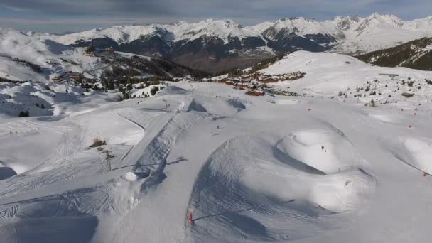 Vue Aérienne Des Skieurs Station Ski Plagne — Video