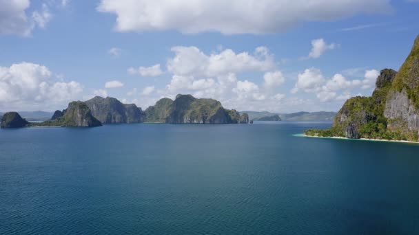 Luftaufnahme Der Einzigartigen Pinagbuyutan Insel Mit Ipil Strand Nido Palawan — Stockvideo