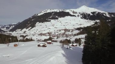 Vadideki evler, Gstaad.