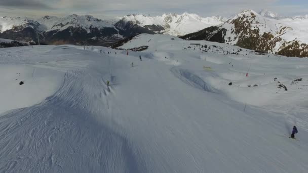 Vue Aérienne Des Skieurs — Video