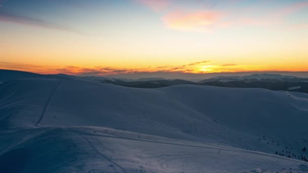 美丽的山光晨光 苍穹下的山 — 图库视频影像