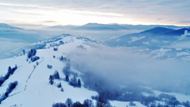 Sisli Günbatımı Kış Dağı 'nda Hava Görüntüsü