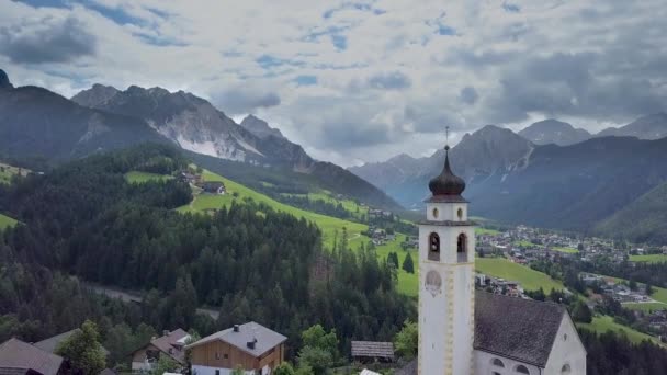 Aldea Alpina Las Dolomitas — Vídeo de stock