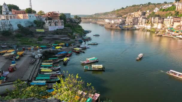 Omkareshwar Şehri Hindistan Kutsal Hindu Tapınağı Kutsal Narmada Nehri Yüzen — Stok video