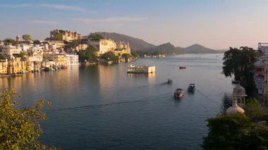 Udaipur Rajasthan Hindistan. Gün batımında zaman aşımı. Seyahat yeri ve turizm simgeleri