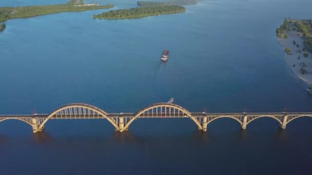 Navire Flottant Sur Rivière — Video