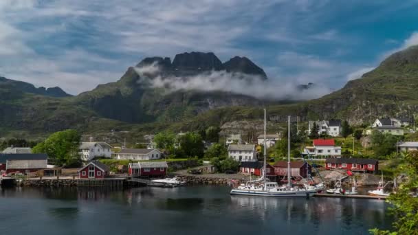 Timelaspe Moving Clouds Πάνω Από Νορβηγικό Ψαροχώρι — Αρχείο Βίντεο