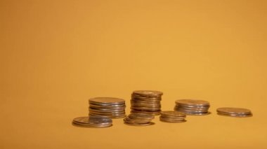 Altın Arkaplanda Para Paraları