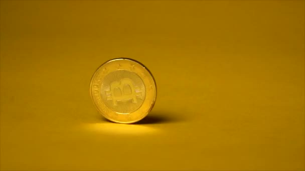Tiro Macro Bitcoins Giratorios — Vídeo de stock