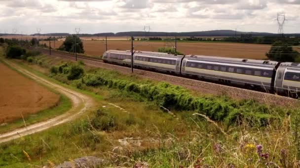 Tren Expreso Alta Velocidad Que Pasa Través Hermosa Campiña Rural — Vídeos de Stock