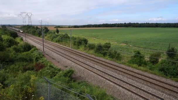 Het Passeren Van Franse Hogesnelheidstrein Het Platteland Zomer Natuurlijk Landschap — Stockvideo