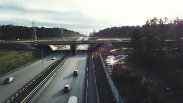 Vista Superior Intercâmbio Carros Trânsito Fora Cidade Vídeo Carros Trânsito — Vídeo de Stock