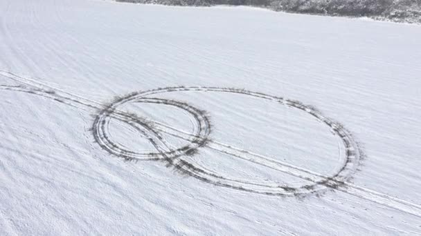 Trilhas Circulares Feitas Com Imagens Aéreas Pneu Veículo — Vídeo de Stock