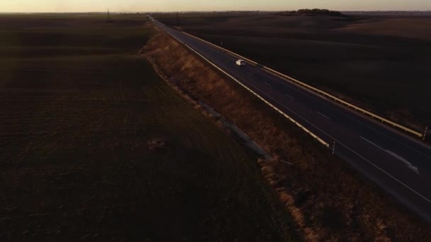 Snelweg Bij Zonsondergang Politieauto Politie Patrouilleert Weg — Stockvideo