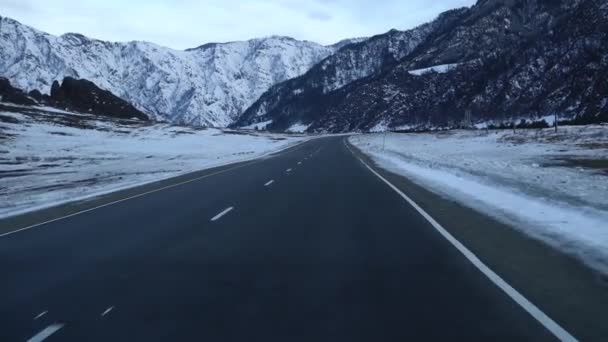 Auto Mount Voertuig Adembenemende Mountain Driving Countryside Road Winter Met — Stockvideo