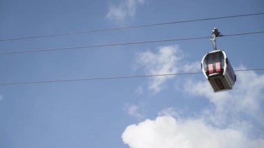 Yazın Yeni Kulübeler Yavaşça Hareket Ediyor