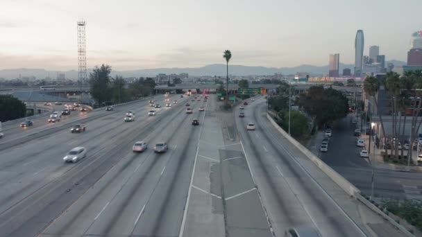 洛杉矶下城路基上的空中景观 四通八达 繁忙繁忙繁忙 — 图库视频影像