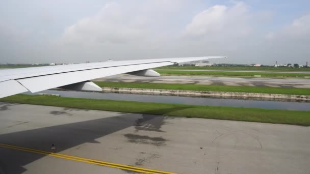 特写飞机联队在跑道上 飞机准备起飞了 — 图库视频影像