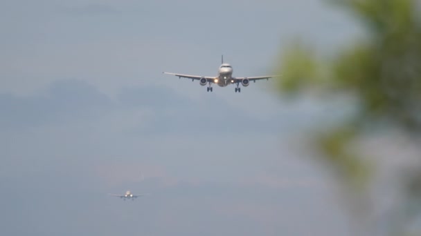 飞机排成纵队着陆 — 图库视频影像