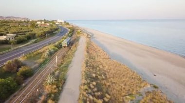 Okyanus Yakınındaki Tren