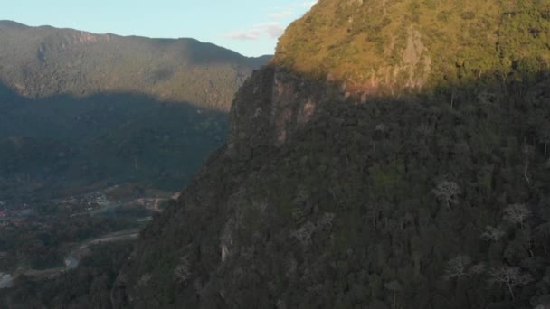 Voando Sobre Nam River Nong Khiaw Muang Ngoi Laos Pôr — Vídeo de Stock