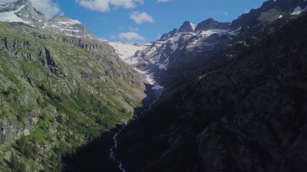 Vliegen Het Alpengebergte — Stockvideo