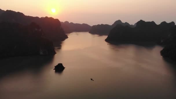 Uniek Vliegen Long Bay Cat Eiland Vietnam — Stockvideo