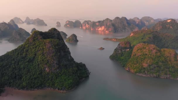 Уникальный Полет Над Заливом Лонг Островом Кэт Вьетнам — стоковое видео