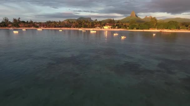 Repülés Lagúna Között Horgonyzott Hajók Felé Resort Area Mauritius Island — Stock videók