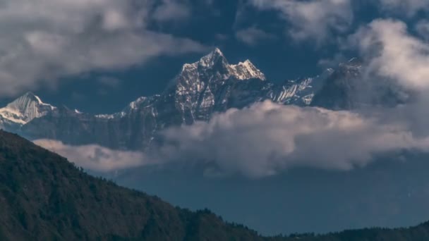 云彩在喜马拉雅山峰移动 — 图库视频影像