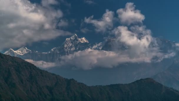 Die Wolken Ziehen Über Die Gipfel Des Himalaya — Stockvideo