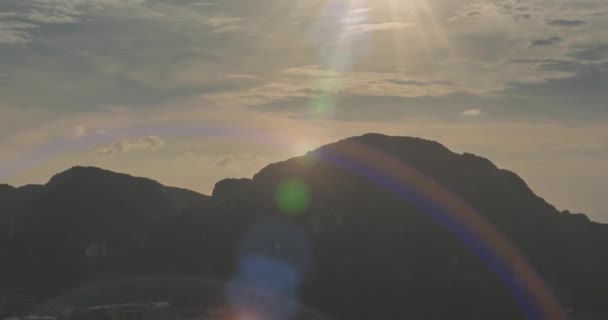 Zeitraffer Des Tages Wolken Über Der Wunderschönen Bucht Von Phi — Stockvideo