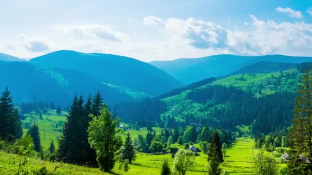 Zeitraffer Blauer Himmel Mit Wolken Über Dem Berg — Stockvideo