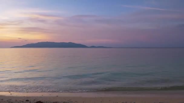 Zeitraffer Tropischer Strand Und Meer Bei Sonnenuntergang Farbenfroher Dramatischer Himmel — Stockvideo