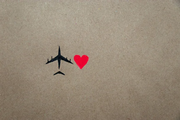 Εικόνα Αεροπλάνου Και Καρδιάς Μπεζ Φόντο Αντιγραφικό Χώρο Έννοια Της — Φωτογραφία Αρχείου